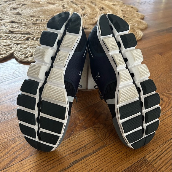 On Cloud - Cloud 7 running shoes - Picture 4 of 5